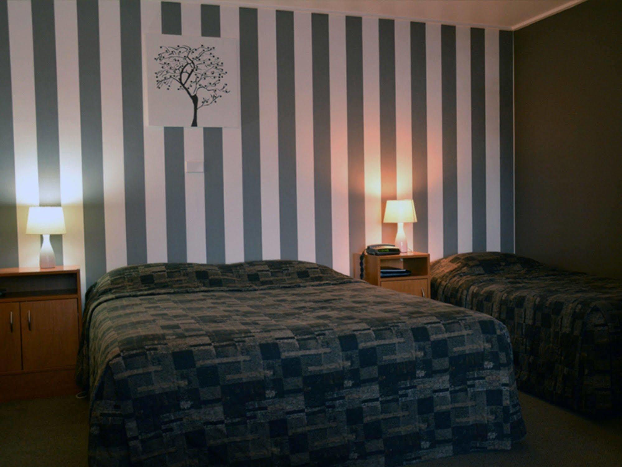Kiwi Studios Motel Palmerston North Exterior photo