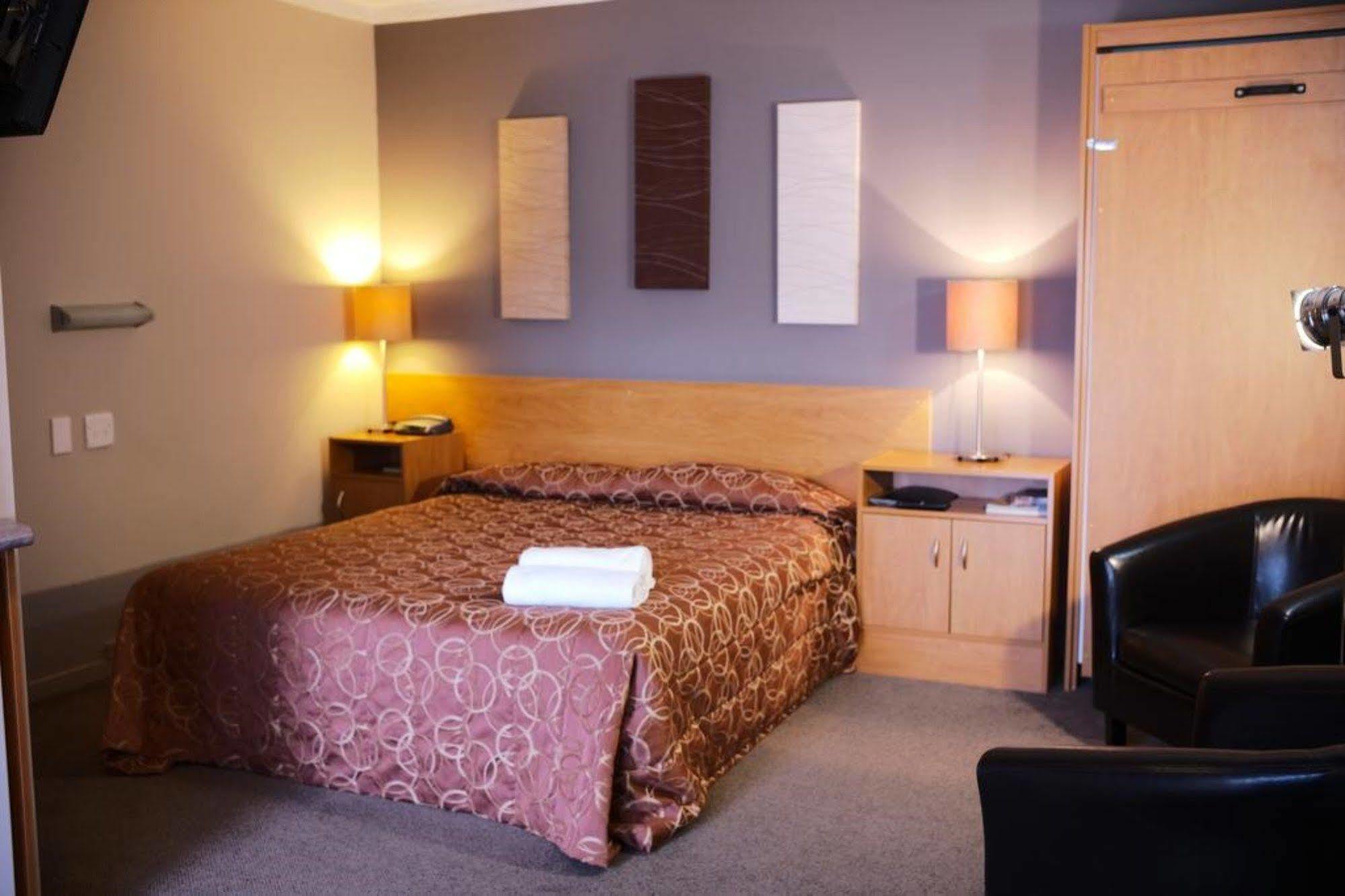 Kiwi Studios Motel Palmerston North Exterior photo